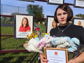 На доске почёта станицы Григорополисской — социальный работник Евгения Плахова